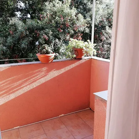 Mahonia Apartment