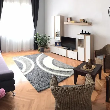 Mahonia Apartment